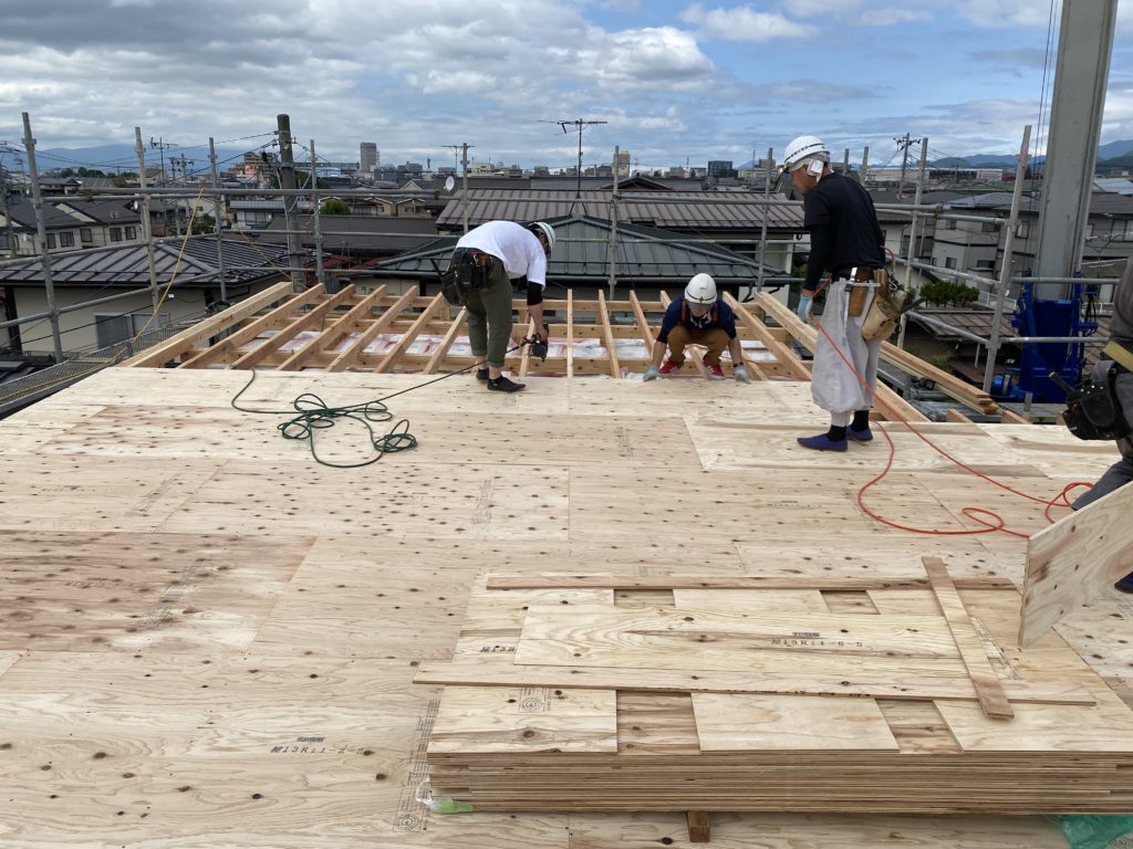 新築住宅の屋根取付工事